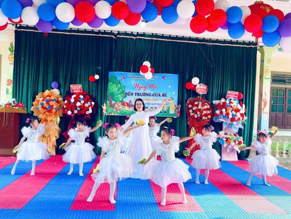 Một số hoạt động trải nghiệm của các cháu Trường mầm non Văn Thành