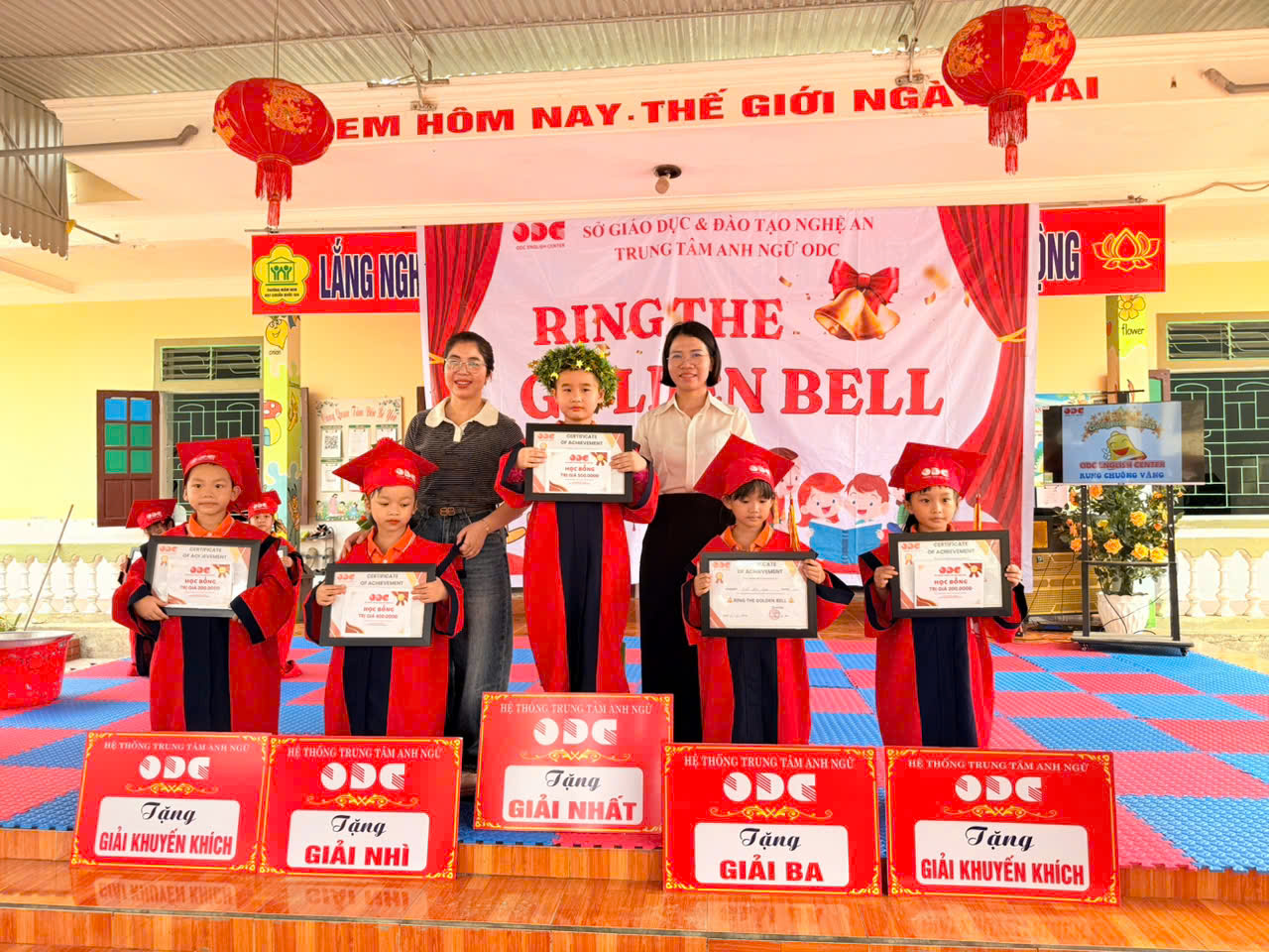 Trao giải cho thí sinh rung được chuông vàng